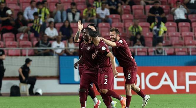 (ÖZET) FENERBAHÇE'YE MERSİN'DE BÜYÜK ŞOK! Hatayspor - Fenerbahçe maçı sonucu: 4-2 24 (ÖZET) FENERBAHÇE'YE MERSİN'DE BÜYÜK ŞOK! Hatayspor - Fenerbahçe maçı sonucu: 4-2- Futbol