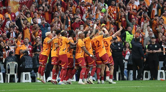 (ÖZET) Galatasaray - Kayserispor maç sonucu: 3-0 | Süper Lig'de şampiyon Galatasaray! 35 (ÖZET) Galatasaray - Kayserispor maç sonucu: 3-0 | Süper Lig'de şampiyon Galatasaray!- Futbol