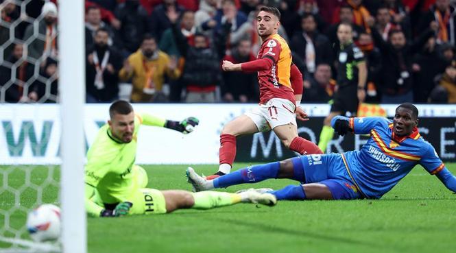 (ÖZET) Göztepe - Galatasaray maç sonucu: 0-2 | Şampiyondan üst üste 10. galibiyet! 40 (ÖZET) Göztepe - Galatasaray maç sonucu: 0-2 | Şampiyondan üst üste 10. galibiyet!- Futbol