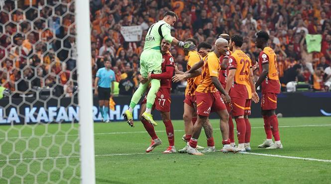 (ÖZET) Göztepe - Galatasaray maç sonucu: 0-2 | Şampiyondan üst üste 10. galibiyet! 36 (ÖZET) Göztepe - Galatasaray maç sonucu: 0-2 | Şampiyondan üst üste 10. galibiyet!- Futbol