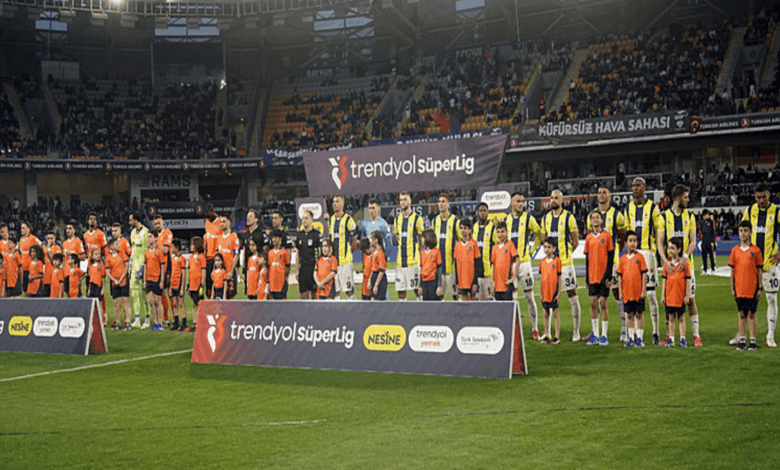 RAMS Başakşehir-Fenerbahçe maçında tartışmalı pozisyon! 13 RAMS Başakşehir-Fenerbahçe maçında tartışmalı pozisyon!- Fenerbahçe