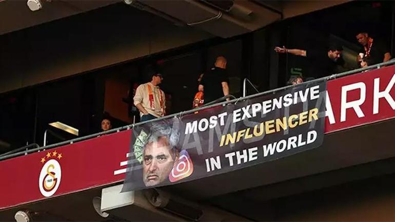 Rams Park'ta Galatasaray taraftarından olay yaratan Mourinho pankartı- Futbol