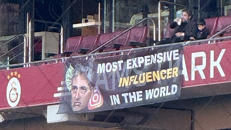 Rams Park'ta Galatasaray taraftarından olay yaratan Mourinho pankartı- Futbol