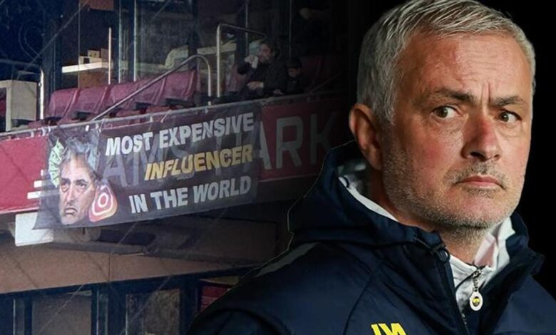 Rams Park'ta Galatasaray taraftarından olay yaratan Mourinho pankartı 13 Rams Park'ta Galatasaray taraftarından olay yaratan Mourinho pankartı- Futbol