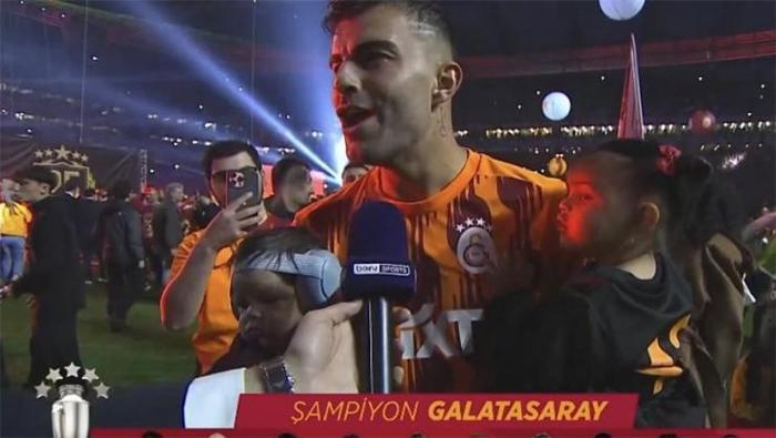 Şampiyonluk sonrası Osimhen'den geleceğina dair açıklama 'Bu takıma aşığım ama...' 28 Şampiyonluk sonrası Osimhen'den geleceğina dair açıklama 'Bu takıma aşığım ama...'- Futbol
