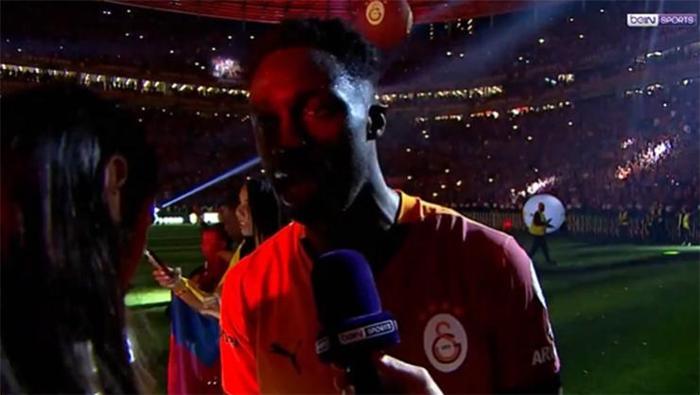 Şampiyonluk sonrası Osimhen'den geleceğina dair açıklama 'Bu takıma aşığım ama...' 29 Şampiyonluk sonrası Osimhen'den geleceğina dair açıklama 'Bu takıma aşığım ama...'- Futbol