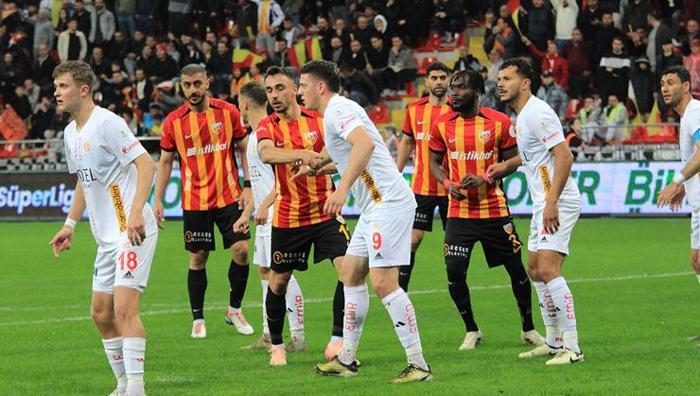 'Sezonun en çok kritik hata yapılan maçı' 36. haftanın hakem raporu: İnanılmaz hatalara imza attı 38 'Sezonun en çok kritik hata yapılan maçı' 36. haftanın hakem raporu: İnanılmaz hatalara imza attı- Futbol