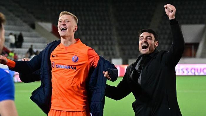 Son düdük çaldı, saha karıştı: Riera kupa finalinde kavga etti 21 Son düdük çaldı, saha karıştı: Riera kupa finalinde kavga etti- Futbol