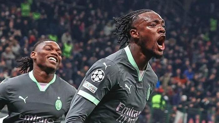 Süper Lig'de yazın ilk çileği Tammy Abraham! İstanbul devine imza, transferde son dakika... 20 Süper Lig'de yazın ilk çileği Tammy Abraham! İstanbul devine imza, transferde son dakika...- Futbol