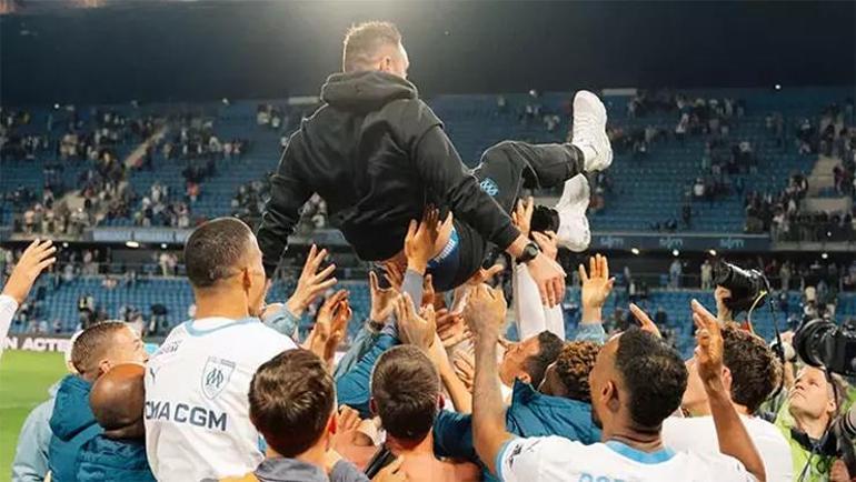 Taraftarlar sahaya inmeye çalıştı, ortalık karıştı: Futbolcular sakinleştiremedi- Futbol