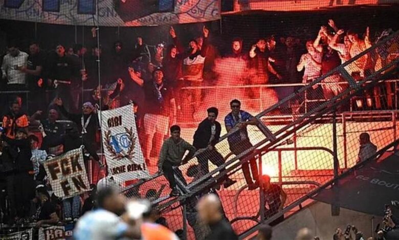 Taraftarlar sahaya inmeye çalıştı, ortalık karıştı: Futbolcular sakinleştiremedi- Futbol
