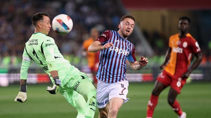 Trabzonspor - Galatasaray maçını spor yazarları değerlendirdi: Galatasaraylı yıldıza övgü: Tam bir cevher | Galatasaray yüzyılı | Buruk'a çok haksızlık yaptık 38 Trabzonspor - Galatasaray maçını spor yazarları değerlendirdi: Galatasaraylı yıldıza övgü: Tam bir cevher | Galatasaray yüzyılı | Buruk'a çok haksızlık yaptık- Futbol