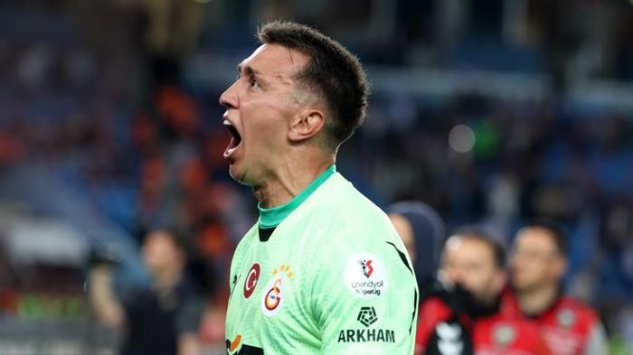 Trabzonspor - Galatasaray maçını spor yazarları değerlendirdi: Galatasaraylı yıldıza övgü: Tam bir cevher | Galatasaray yüzyılı | Buruk'a çok haksızlık yaptık 34 Trabzonspor - Galatasaray maçını spor yazarları değerlendirdi: Galatasaraylı yıldıza övgü: Tam bir cevher | Galatasaray yüzyılı | Buruk'a çok haksızlık yaptık- Futbol
