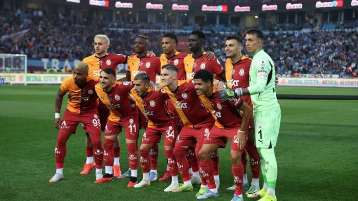 Trabzonspor - Galatasaray maçını spor yazarları değerlendirdi: Galatasaraylı yıldıza övgü: Tam bir cevher | Galatasaray yüzyılı | Buruk'a çok haksızlık yaptık 33 Trabzonspor - Galatasaray maçını spor yazarları değerlendirdi: Galatasaraylı yıldıza övgü: Tam bir cevher | Galatasaray yüzyılı | Buruk'a çok haksızlık yaptık- Futbol