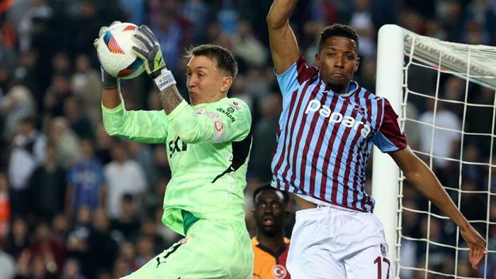 Trabzonspor - Galatasaray maçını spor yazarları değerlendirdi: Galatasaraylı yıldıza övgü: Tam bir cevher | Galatasaray yüzyılı | Buruk'a çok haksızlık yaptık 50 Trabzonspor - Galatasaray maçını spor yazarları değerlendirdi: Galatasaraylı yıldıza övgü: Tam bir cevher | Galatasaray yüzyılı | Buruk'a çok haksızlık yaptık- Futbol