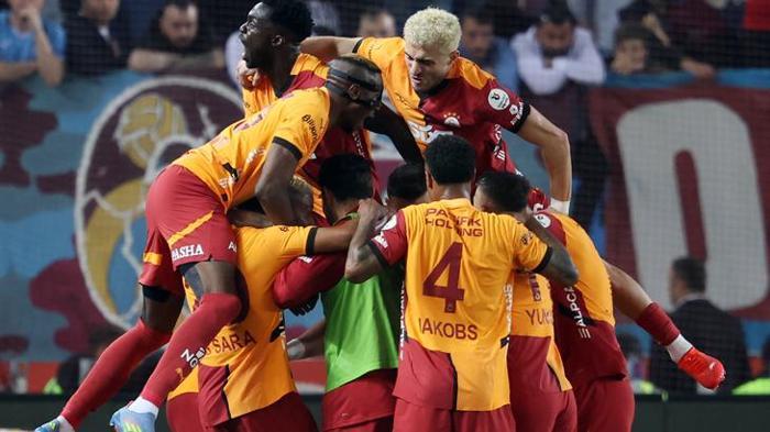 Trabzonspor - Galatasaray maçını spor yazarları değerlendirdi: Galatasaraylı yıldıza övgü: Tam bir cevher | Galatasaray yüzyılı | Buruk'a çok haksızlık yaptık 49 Trabzonspor - Galatasaray maçını spor yazarları değerlendirdi: Galatasaraylı yıldıza övgü: Tam bir cevher | Galatasaray yüzyılı | Buruk'a çok haksızlık yaptık- Futbol