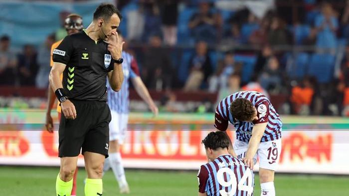 Trabzonspor - Galatasaray maçını spor yazarları değerlendirdi: Galatasaraylı yıldıza övgü: Tam bir cevher | Galatasaray yüzyılı | Buruk'a çok haksızlık yaptık 37 Trabzonspor - Galatasaray maçını spor yazarları değerlendirdi: Galatasaraylı yıldıza övgü: Tam bir cevher | Galatasaray yüzyılı | Buruk'a çok haksızlık yaptık- Futbol