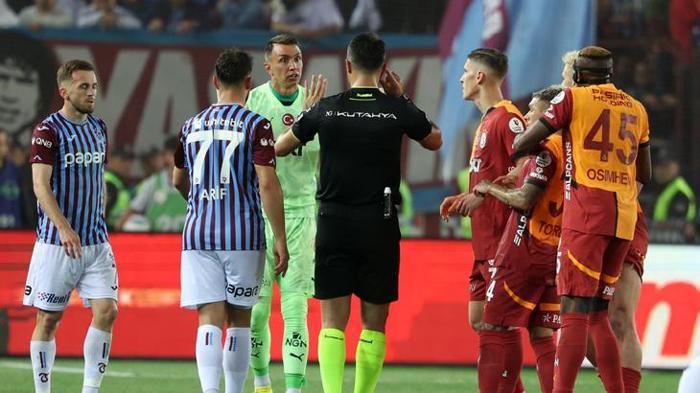 Trabzonspor - Galatasaray maçını spor yazarları değerlendirdi: Galatasaraylı yıldıza övgü: Tam bir cevher | Galatasaray yüzyılı | Buruk'a çok haksızlık yaptık 41 Trabzonspor - Galatasaray maçını spor yazarları değerlendirdi: Galatasaraylı yıldıza övgü: Tam bir cevher | Galatasaray yüzyılı | Buruk'a çok haksızlık yaptık- Futbol