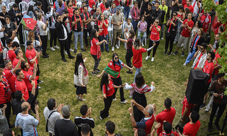 Traktör taraftarları şampiyonluğu İstanbul'da kutladı 11 Traktör taraftarları şampiyonluğu İstanbul'da kutladı- Futbol