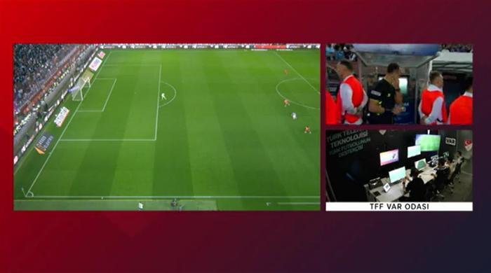 Trio'da Trabzonspor - Galatasaray maçının tartışmalı kararlarını değerlendirildi: Maça damga vuran Muslera - Visca pozisyonu! 65 Trio'da Trabzonspor - Galatasaray maçının tartışmalı kararlarını değerlendirildi: Maça damga vuran Muslera - Visca pozisyonu!- Futbol