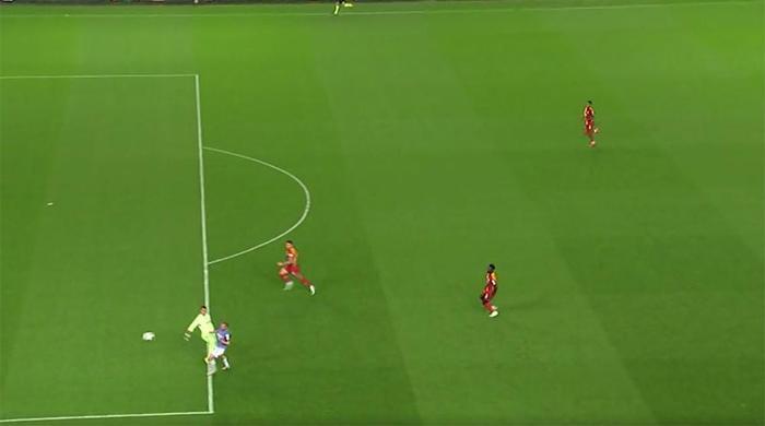 Trio'da Trabzonspor - Galatasaray maçının tartışmalı kararlarını değerlendirildi: Maça damga vuran Muslera - Visca pozisyonu! 47 Trio'da Trabzonspor - Galatasaray maçının tartışmalı kararlarını değerlendirildi: Maça damga vuran Muslera - Visca pozisyonu!- Futbol