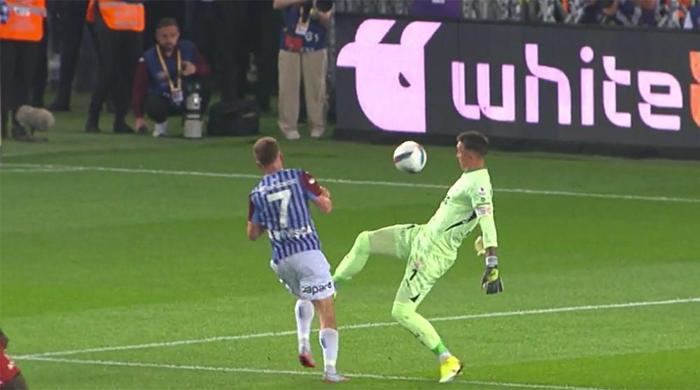Trio'da Trabzonspor - Galatasaray maçının tartışmalı kararlarını değerlendirildi: Maça damga vuran Muslera - Visca pozisyonu! 48 Trio'da Trabzonspor - Galatasaray maçının tartışmalı kararlarını değerlendirildi: Maça damga vuran Muslera - Visca pozisyonu!- Futbol