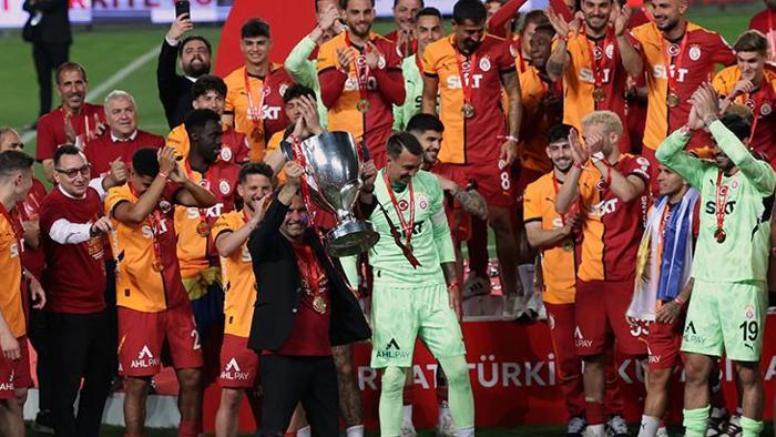Türkiye Kupası'nda şampiyon olan Galatasaray'a çılgın prim! Çifte kupada kesenin ağzı açıldı 24 Türkiye Kupası'nda şampiyon olan Galatasaray'a çılgın prim! Çifte kupada kesenin ağzı açıldı- Futbol