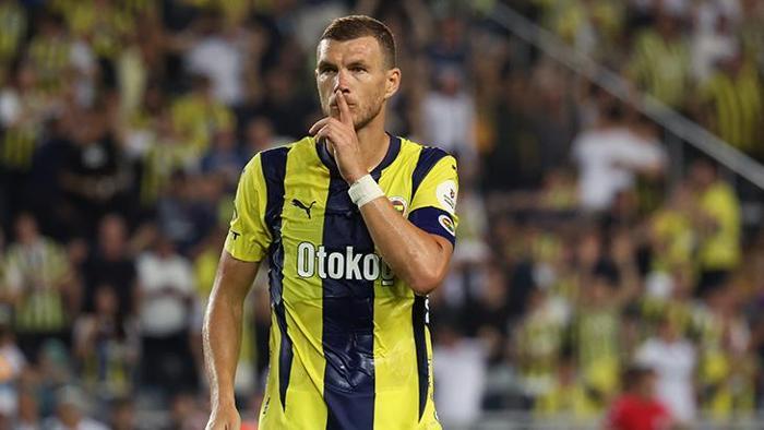 Ve Fenerbahçe'de ilk ayrılık kesinleşti! Yıldız futbolcu veda ediyor... 21 Ve Fenerbahçe'de ilk ayrılık kesinleşti! Yıldız futbolcu veda ediyor...- Futbol