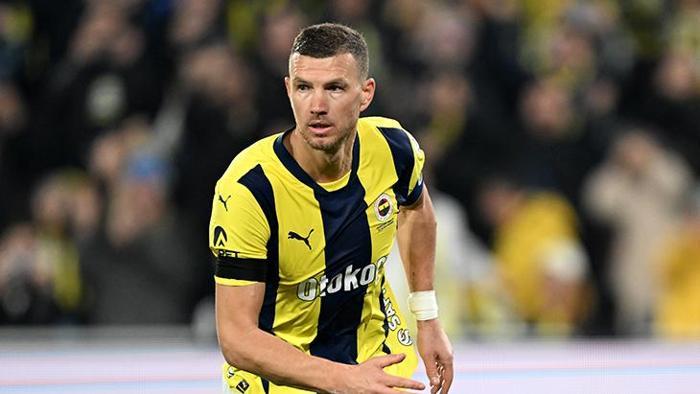 Ve Fenerbahçe'de ilk ayrılık kesinleşti! Yıldız futbolcu veda ediyor... 22 Ve Fenerbahçe'de ilk ayrılık kesinleşti! Yıldız futbolcu veda ediyor...- Futbol