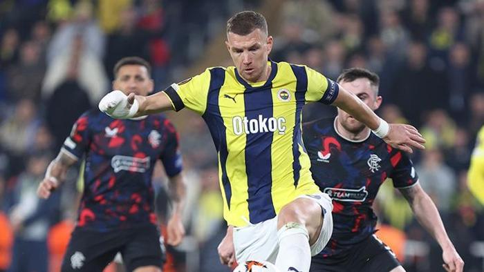 Ve Fenerbahçe'de ilk ayrılık kesinleşti! Yıldız futbolcu veda ediyor... 23 Ve Fenerbahçe'de ilk ayrılık kesinleşti! Yıldız futbolcu veda ediyor...- Futbol