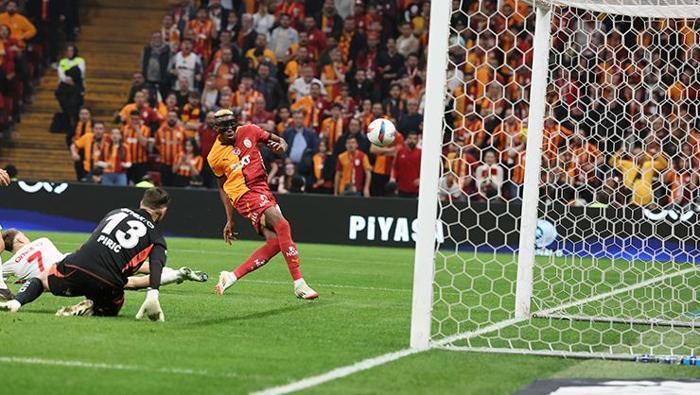 Victor Osimhen Ada'yı salladı: Galatasaray'ın yıldızı için birbirlerine girdiler! Transferde büyük rekabet 27 Victor Osimhen Ada'yı salladı: Galatasaray'ın yıldızı için birbirlerine girdiler! Transferde büyük rekabet- Futbol
