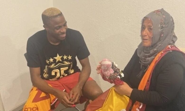Victor Osimhen Neslihan Teyze ile buluştu 11 Victor Osimhen Neslihan Teyze ile buluştu- Diğer Haberler