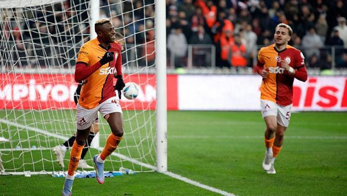 Victor Osimhen transferinde sıcak gelişme! Formasını siteye yükleyip kaldırdılar...- Futbol