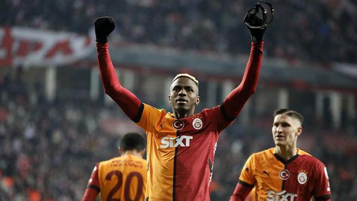 Victor Osimhen transferinde sıcak gelişme! Formasını siteye yükleyip kaldırdılar...- Futbol