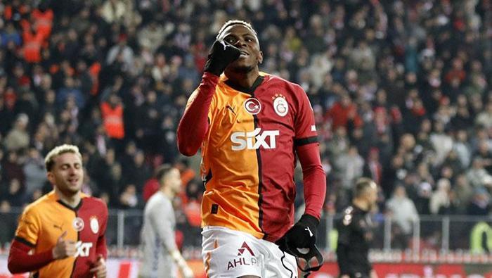 Victor Osimhen transferinde sıcak gelişme! Formasını siteye yükleyip kaldırdılar...- Futbol