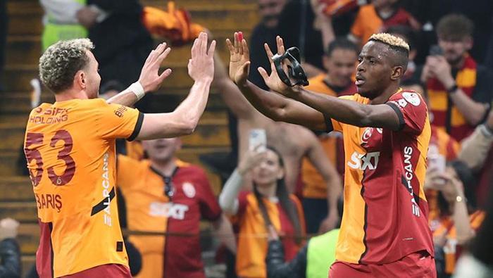 Victor Osimhen'den Fenerbahçe'ye olay Galatasaray yanıtı: Transfere son noktayı koydu! Tarafını seçti 29 Victor Osimhen'den Fenerbahçe'ye olay Galatasaray yanıtı: Transfere son noktayı koydu! Tarafını seçti- Futbol