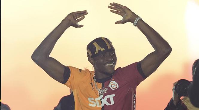 Yenikapı'da Galatasaray kupasına kavuştu! 25. şampiyonluk coşkuyla kutlandı 26 Yenikapı'da Galatasaray kupasına kavuştu! 25. şampiyonluk coşkuyla kutlandı- Futbol