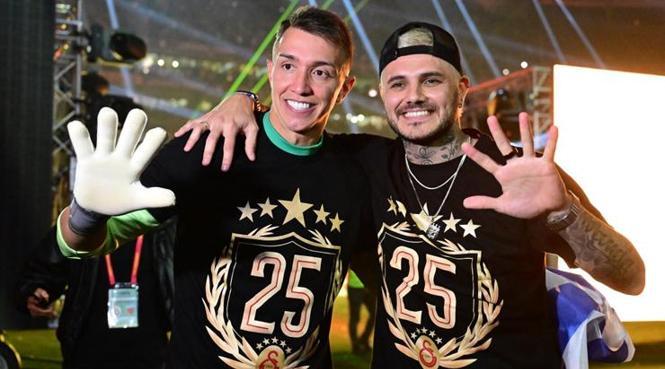 Yenikapı'da Galatasaray kupasına kavuştu! 25. şampiyonluk coşkuyla kutlandı 27 Yenikapı'da Galatasaray kupasına kavuştu! 25. şampiyonluk coşkuyla kutlandı- Futbol