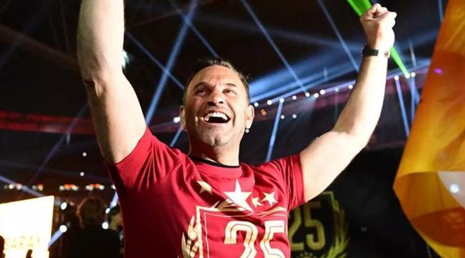 Yenikapı'da Galatasaray kupasına kavuştu! 25. şampiyonluk coşkuyla kutlandı 29 Yenikapı'da Galatasaray kupasına kavuştu! 25. şampiyonluk coşkuyla kutlandı- Futbol