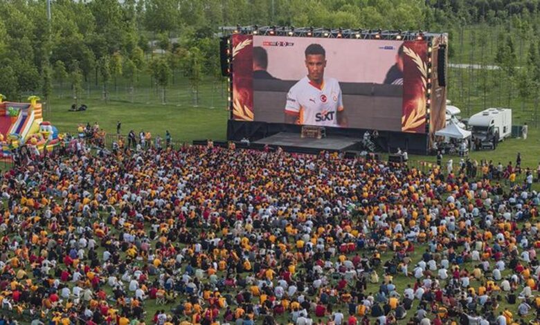 Yenikapı'da Galatasaray'ın şampiyonluk şöleni başladı! İşte bugünün programı... 13 Yenikapı'da Galatasaray'ın şampiyonluk şöleni başladı! İşte bugünün programı...- Futbol