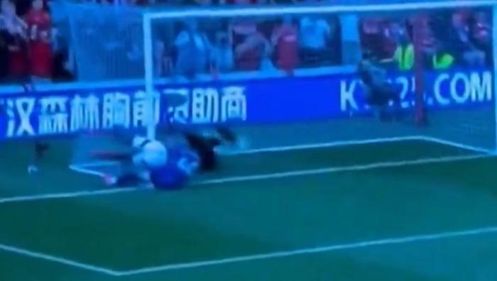 Yıldız oyuncu ameliyattan sonra komaya girdi: Premier Lig'de korkunç sakatlık! Resmi açıklama geldi- Futbol