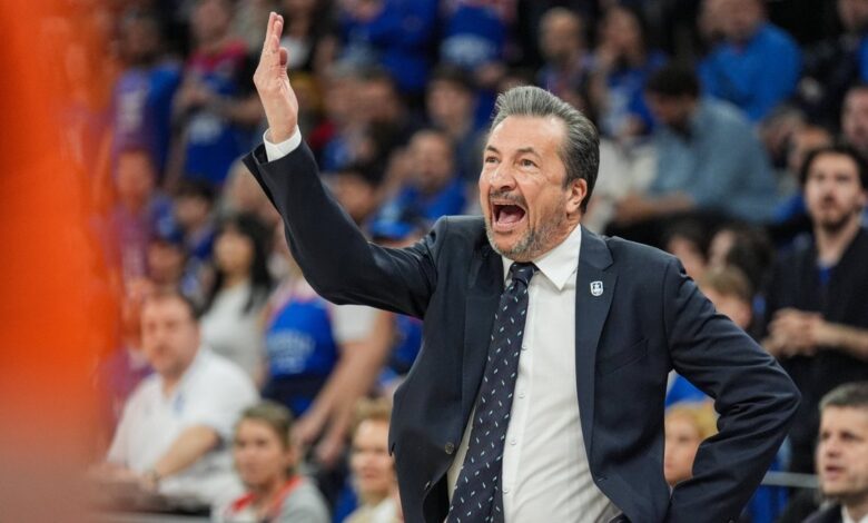 Anadolu Efes Luca Banchi ile yollarını ayırdı! 11 Anadolu Efes Luca Banchi ile yollarını ayırdı!- Fenerbahçe