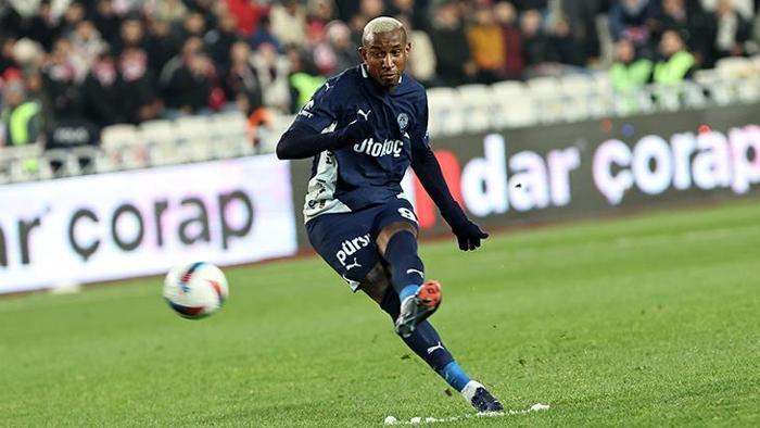 Anderson Talisca'dan gece yarısı olay yaratan paylaşım! 'Saygısızlık seviyesi etkileyici...' 19 Anderson Talisca'dan gece yarısı olay yaratan paylaşım! 'Saygısızlık seviyesi etkileyici...'- Futbol