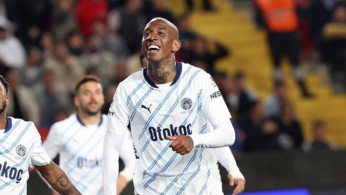 Anderson Talisca'dan gece yarısı olay yaratan paylaşım! 'Saygısızlık seviyesi etkileyici...' 22 Anderson Talisca'dan gece yarısı olay yaratan paylaşım! 'Saygısızlık seviyesi etkileyici...'- Futbol