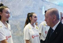 Başkan Erdoğan A Milli Kadın Voleybol Takımı'mızı kabul etti- Futbol