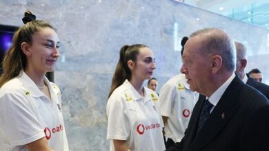 Başkan Erdoğan A Milli Kadın Voleybol Takımı'mızı kabul etti- Futbol