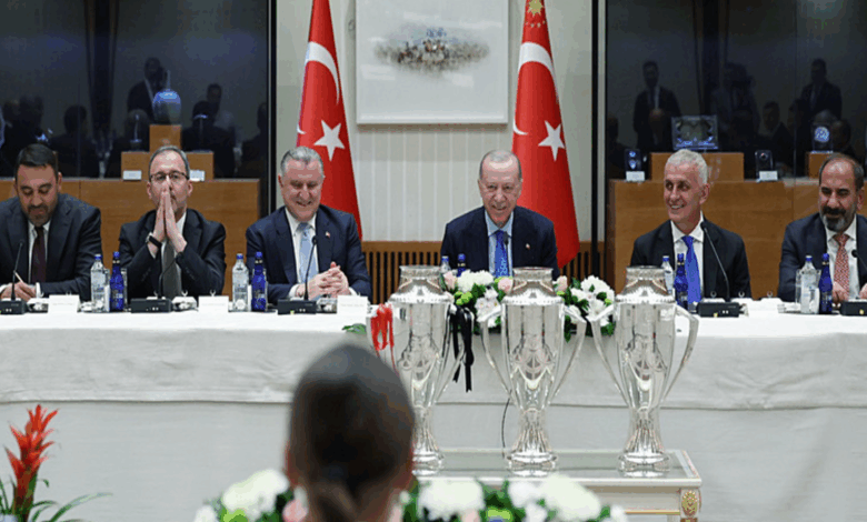 Başkan Recep Tayyip Erdoğan Süper Lig'e yükselen 3 kulübü kabul etti 12 Başkan Recep Tayyip Erdoğan Süper Lig'e yükselen 3 kulübü kabul etti- Ligler