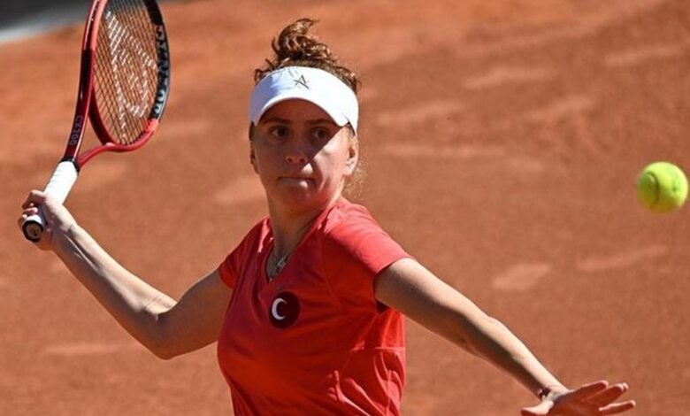 Berfu Cengiz, Wimbledon'a elemelerin ilk turunda veda etti 11 Berfu Cengiz, Wimbledon'a elemelerin ilk turunda veda etti- Futbol