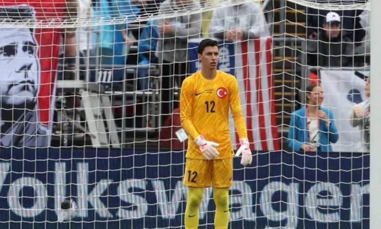 Berke Özer maç sonu konuştu: 7 yıl sonra forma giymek gurur verici 11 Berke Özer maç sonu konuştu: 7 yıl sonra forma giymek gurur verici- Futbol