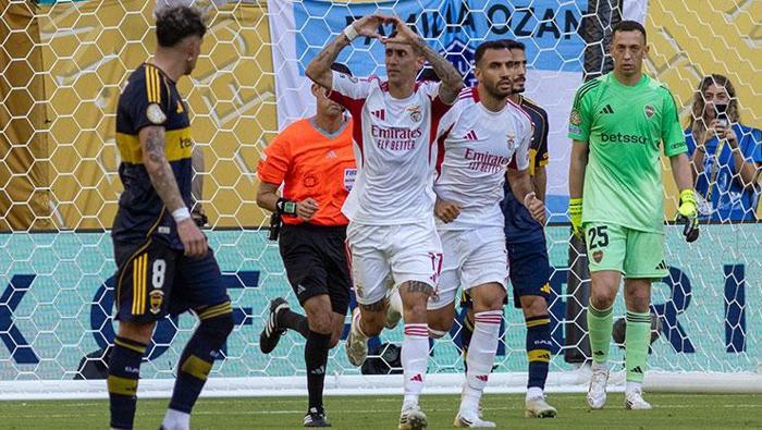 Boca Juniors - Benfica maçında sinirler gerildi! Kerem Aktüroğlu daha fazla dayanamadı, rakibini itti 25 Boca Juniors - Benfica maçında sinirler gerildi! Kerem Aktüroğlu daha fazla dayanamadı, rakibini itti- Futbol